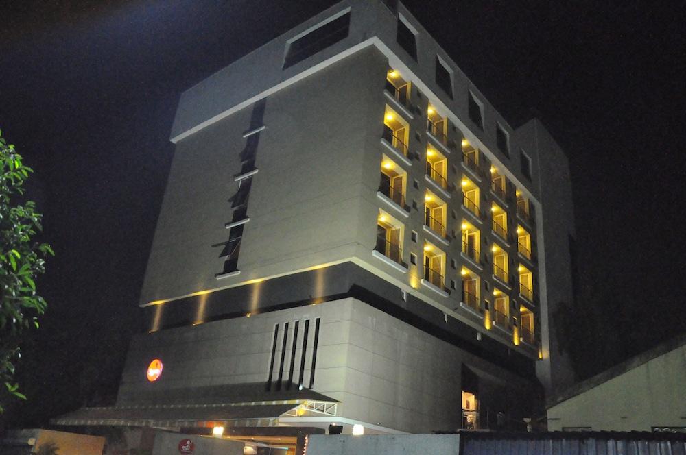 โรงแรมสปรีศิวะ Pimpri-Chinchwad ภายนอก รูปภาพ