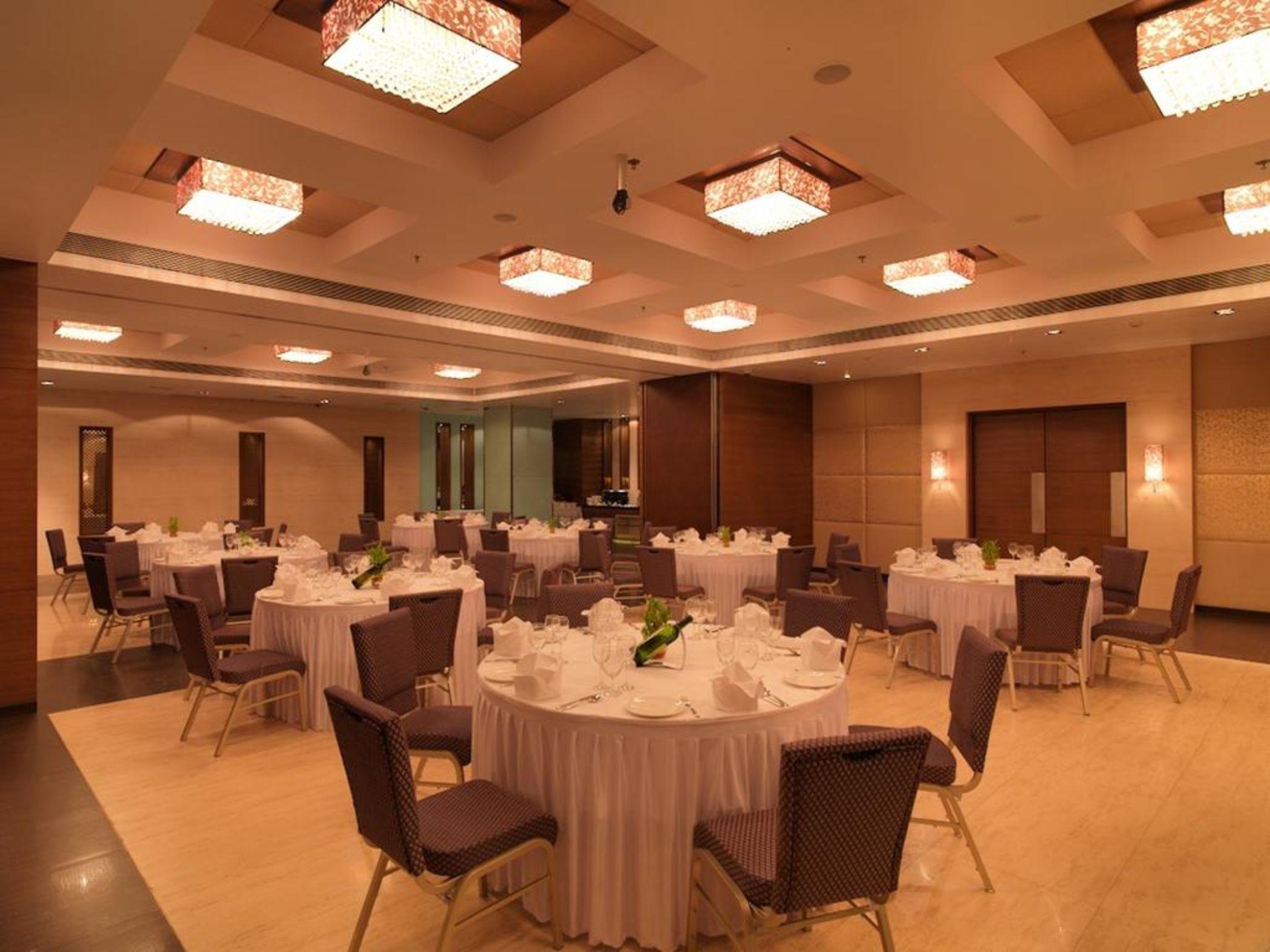 โรงแรมสปรีศิวะ Pimpri-Chinchwad ภายนอก รูปภาพ