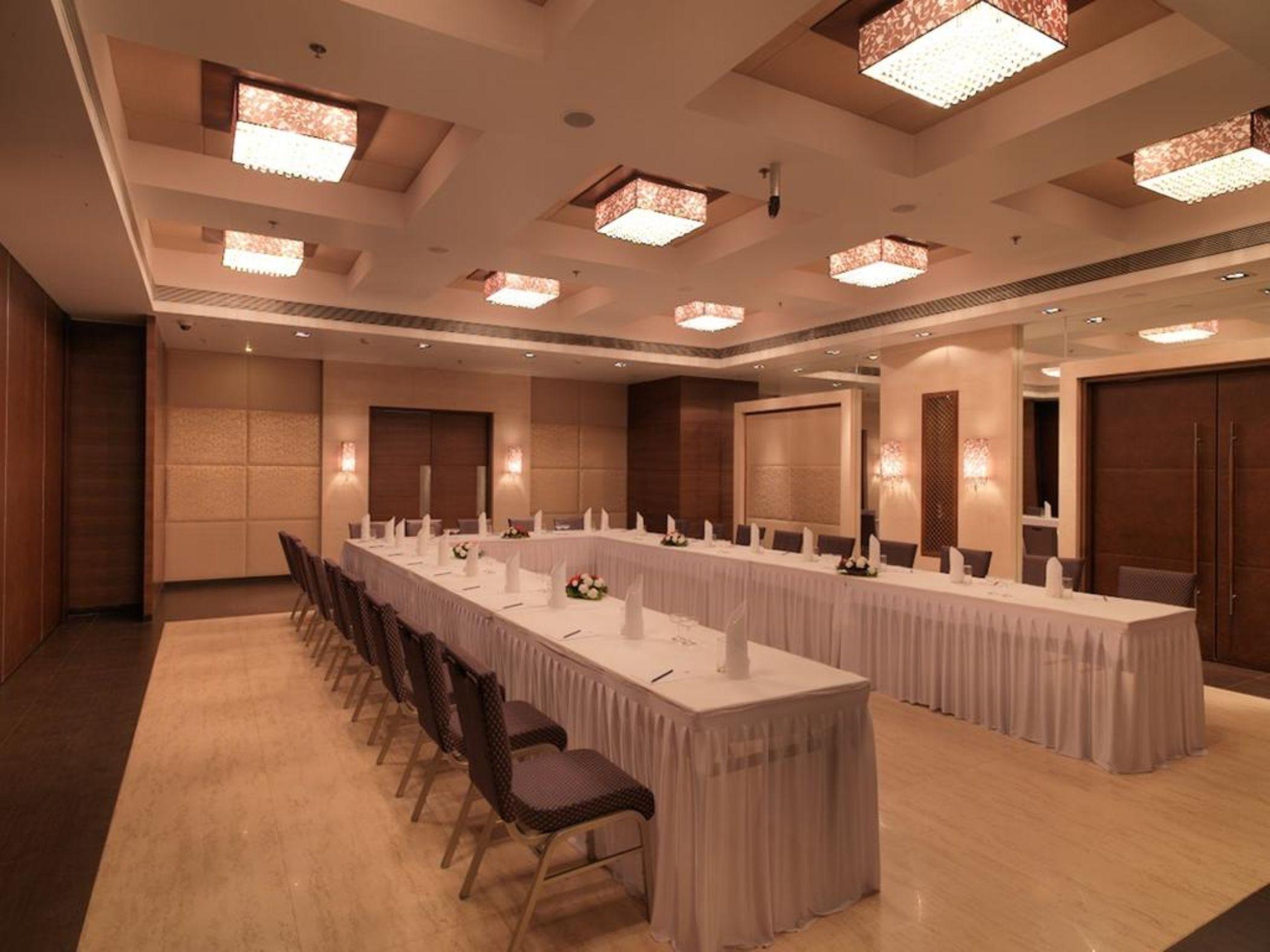 โรงแรมสปรีศิวะ Pimpri-Chinchwad ภายนอก รูปภาพ