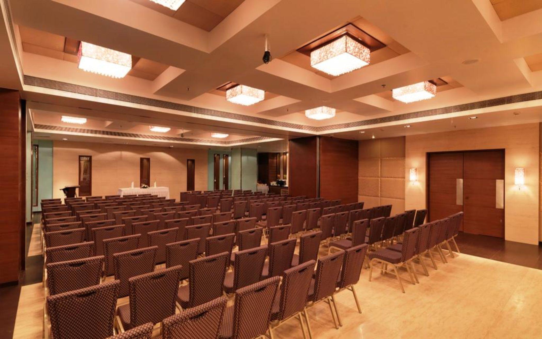 โรงแรมสปรีศิวะ Pimpri-Chinchwad ภายนอก รูปภาพ