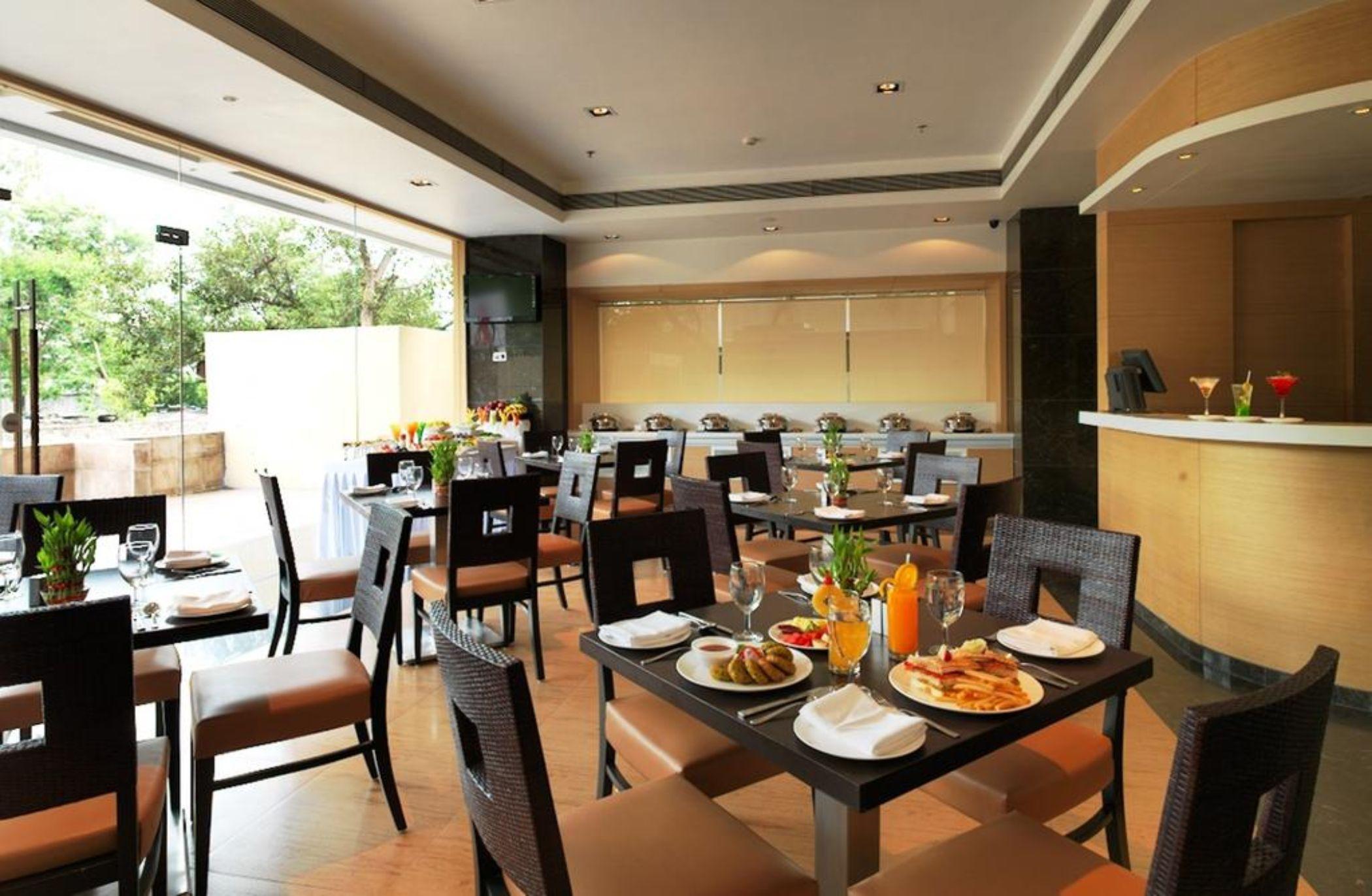โรงแรมสปรีศิวะ Pimpri-Chinchwad ภายนอก รูปภาพ