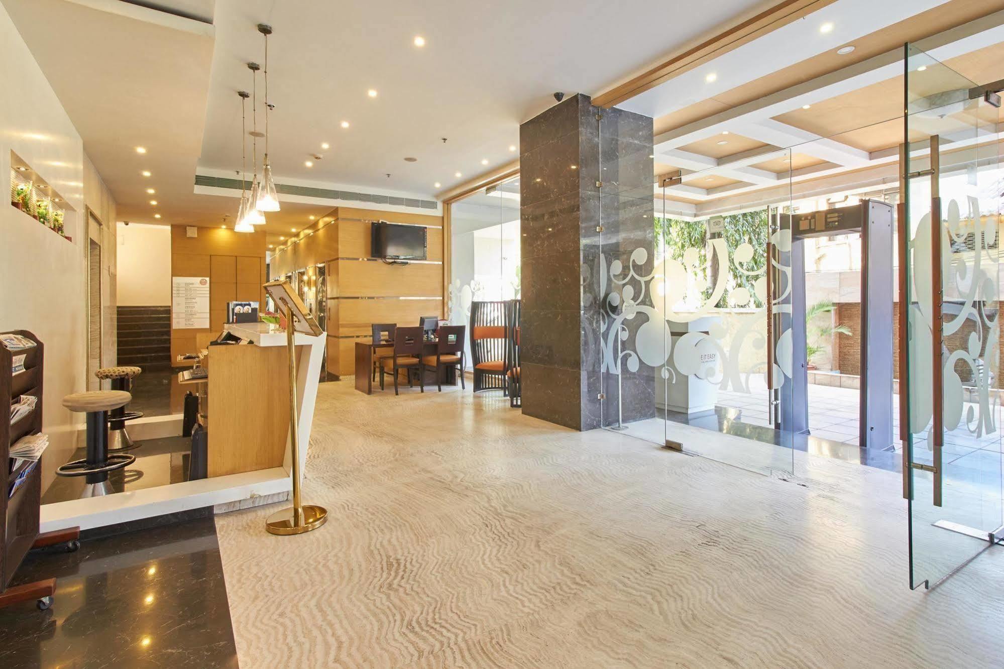 โรงแรมสปรีศิวะ Pimpri-Chinchwad ภายนอก รูปภาพ